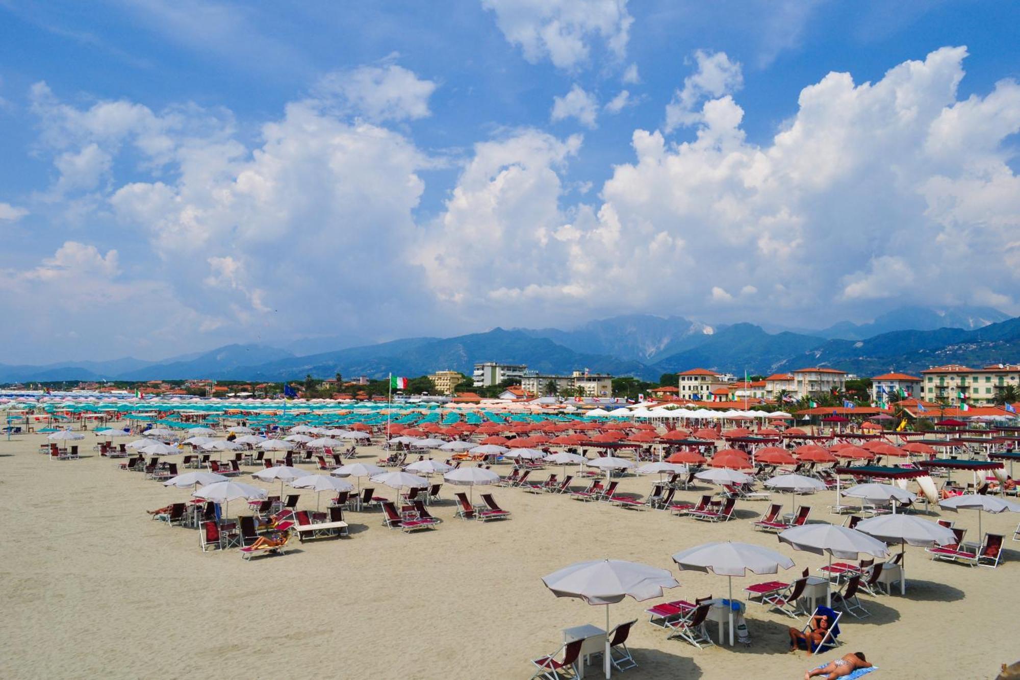 Casa Arno 500M From Beach - Happy Rentals Marina di Massa Exterior photo
