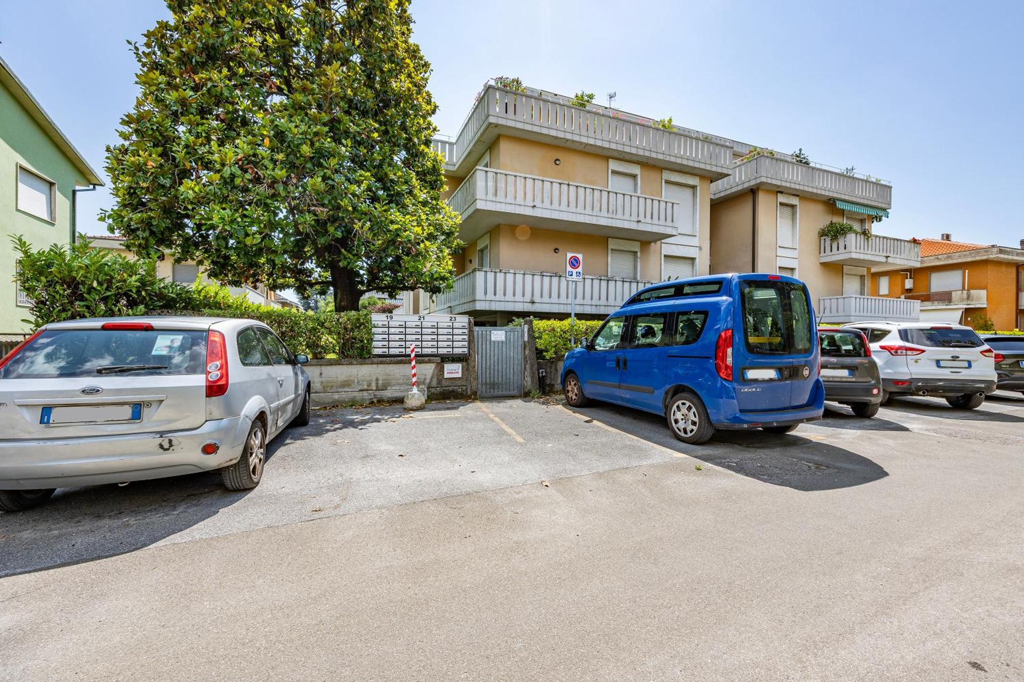 Casa Arno 500M From Beach - Happy Rentals Marina di Massa Exterior photo
